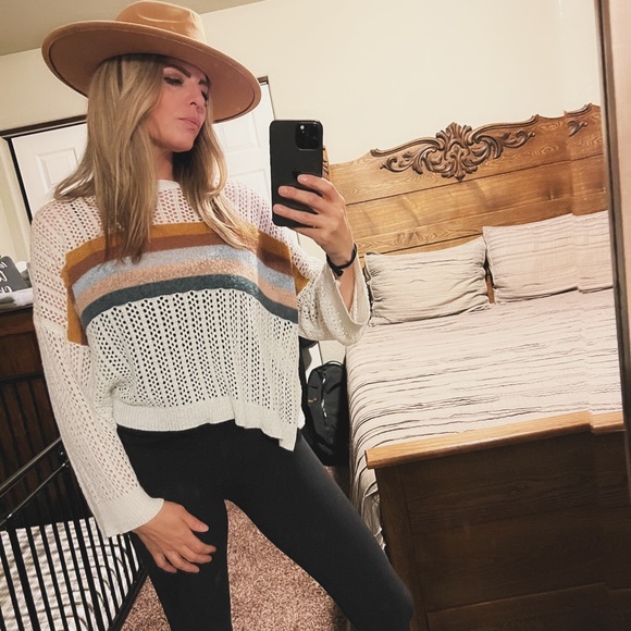 Davi & Dani Sweater - Picture 3 of 4